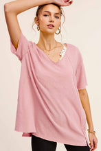 Load image into Gallery viewer, Summer essentials v neck pocket tee in blush