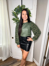 Load image into Gallery viewer, Pleather scalloped black mini skirt
