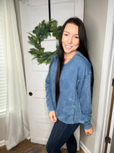 Load image into Gallery viewer, Acid wash exposed seam pull over in denim blue