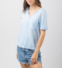 Load image into Gallery viewer, Short sleeve exposed seam pocket tee - Sky