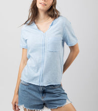 Load image into Gallery viewer, Short sleeve exposed seam pocket tee - Sky