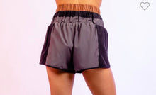 Load image into Gallery viewer, Color block active shorts - black