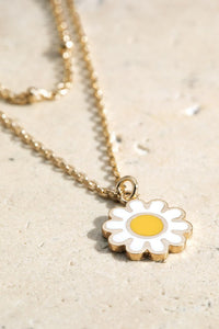 Dainty layered daisy necklace