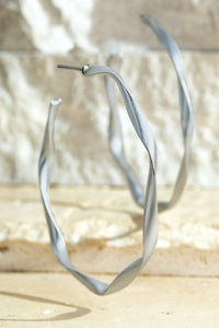 Chic metal twist hoops in GOLD & SILVER OPTIONs