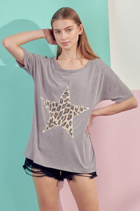 Grey washed tee with leopard star