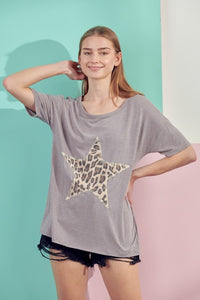 Grey washed tee with leopard star