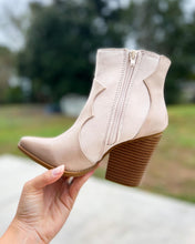 Load image into Gallery viewer, Beige color combo western bootie