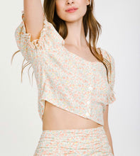 Load image into Gallery viewer, Puff sleeve floral crop top